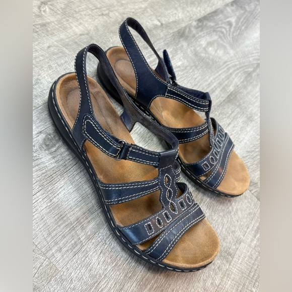 Clarks Strappy Sandals Size 8.5 - Picture 4 of 6